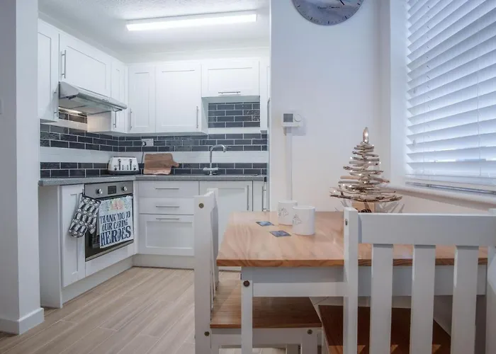 Castle Cove - 1 Bedroom Apartment - Tenby