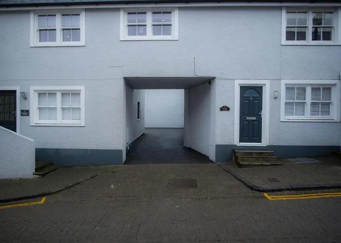 Castle Cove - 1 Bedroom Apartment - Tenby